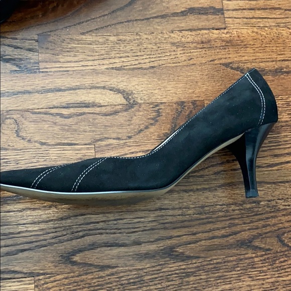 Anne Klein AK black suede low heels, sz 6.5 - Picture 3 of 8